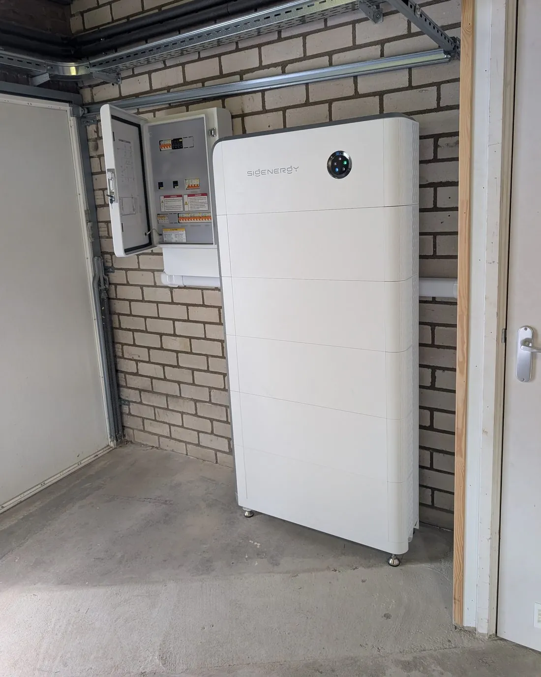 Hoge SigenStor-opstelling in een garage in Beneden-Leeuwen